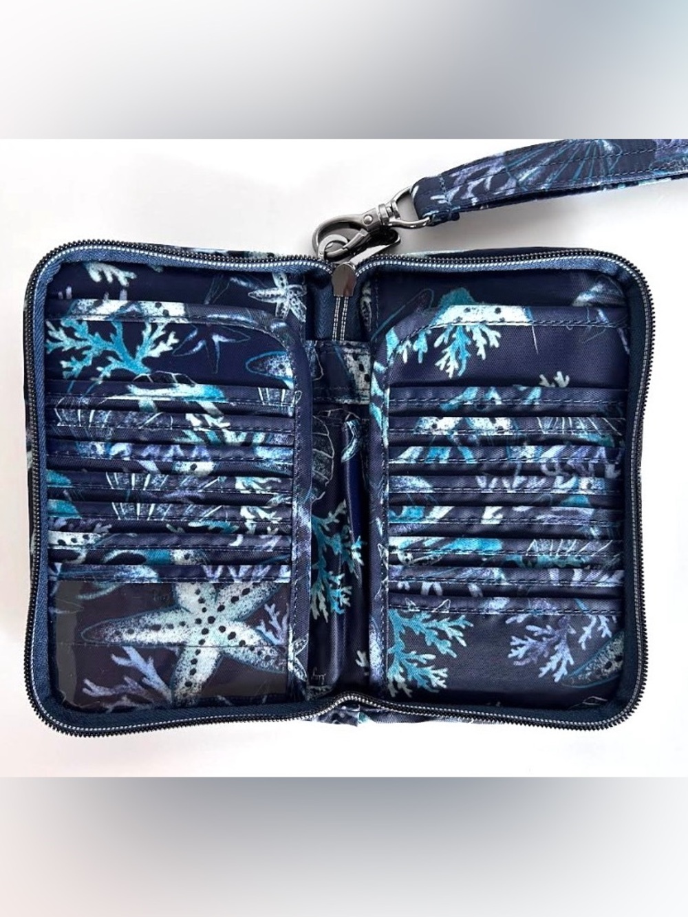 Lug Tandem Zip SE RFID Wallet Stars and Shells Navy HTF - Picture 2 of 4